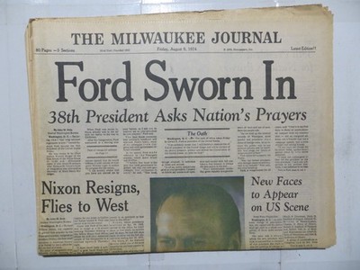Newspaper Milwaukee Journal August 9 1974 Ford Sworn In Nixon Resigns M9