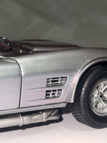 Ultra Rare 1:18 1963 Chevrolet Corvette C2 GRAND SPORT Imola Ice Silver - EXOTO - Picture 20 of 23