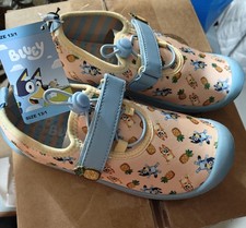 LB-BRAND NEW GIRLS SIZE 13/1 BLUEY WATER SHOES