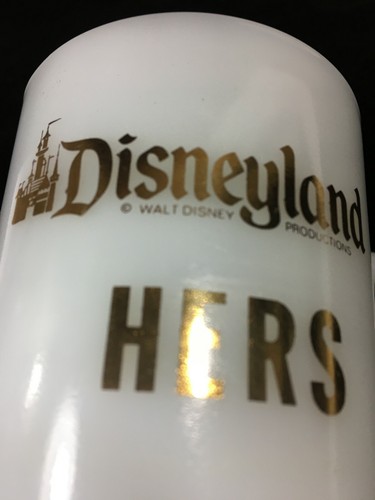 Taza de café de colección Disney Disneyland Hers vidrio de leche blanca con patas - Imagen 8 de 11