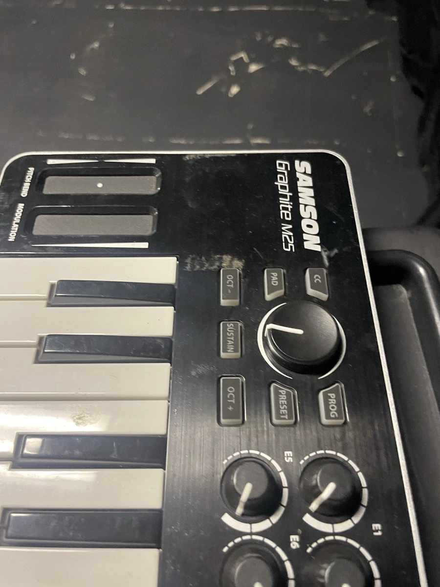 Controller MIDI Samson Graphite 49 + Altoparlante Bluetooth In Bundle - 49 Tasti Semi-Pesati