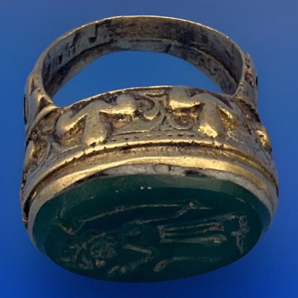 Antique Venetian intaglio ring carved green stone in a gold gilt setting Sz 7.5 - Image 4 of 4