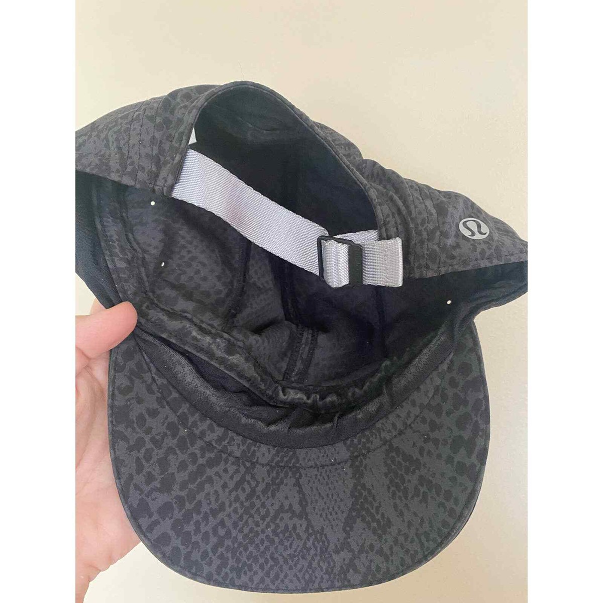 Lululemon Race To Place Run Hat Desert Snake Deep Coal Black 