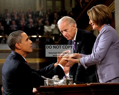 BARACK OBAMA w/ JOE BIDEN & NANCY PELOSI AFTER ADDRESS - 8X10 PHOTO (NN-137)
