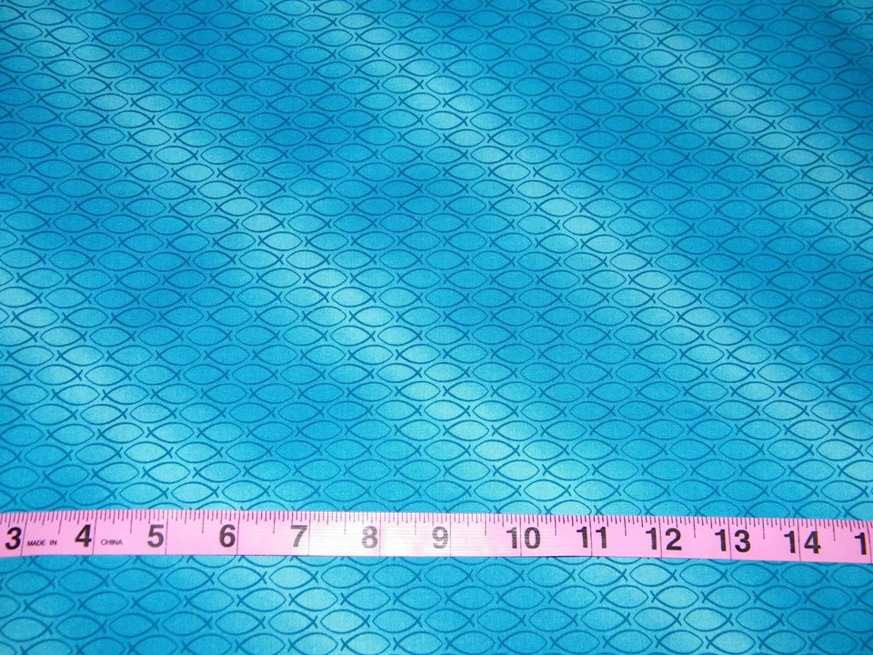 Tela de edredón 100 % algodón estampado azul Peace Fish Ichthus POR QT OUR FATHER por yarda Foto 2 de 2