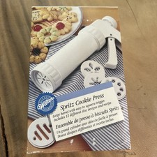 WILTON Cookie Press Box Set Spritz Cookie 12 ...