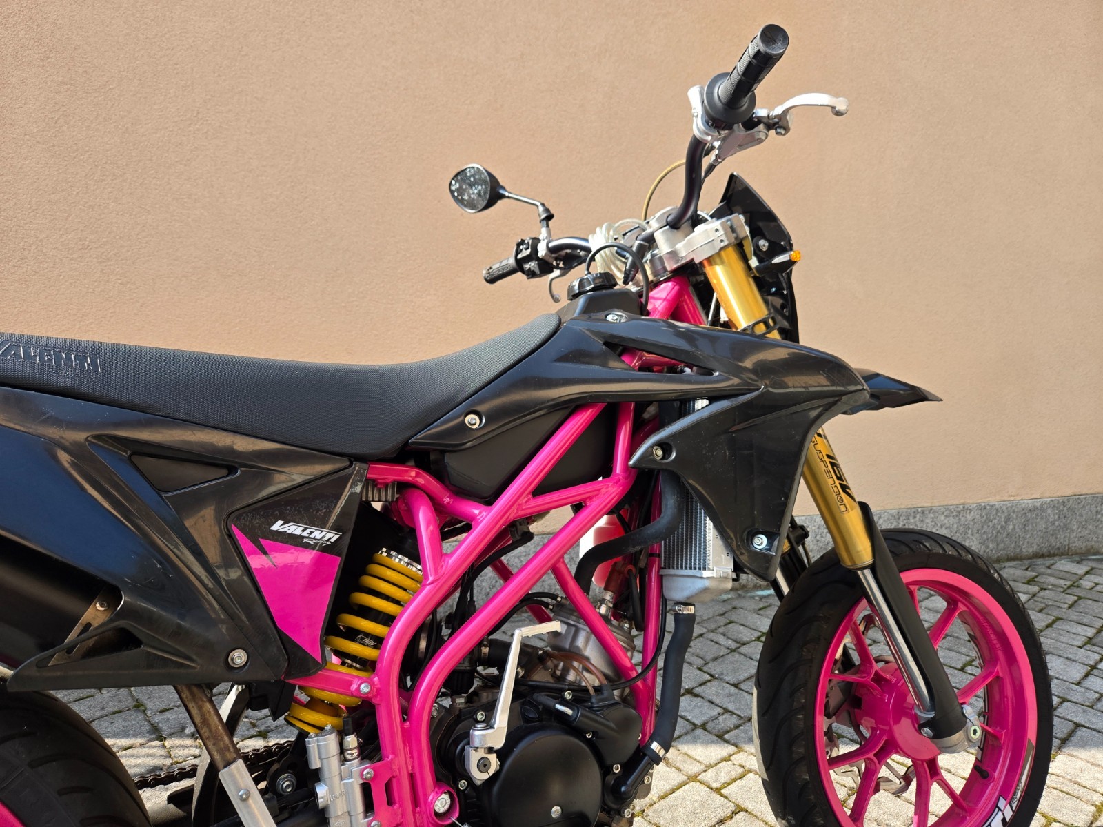 Valenti Suzuky 50 cc NERO/ FUCSIA N01 50 LOW foto 3
