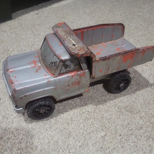 Vintage Pressed Steel Tonka Dumptruck with Real Dumping Bed Made in 1960’s