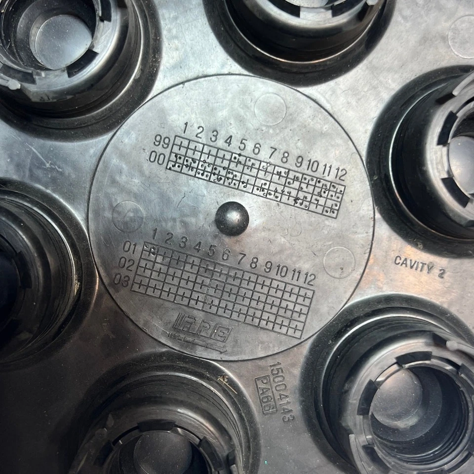 Juego de 4 tapas centrales de rueda Chevy de 8 pulgadas OEM 6-Lug Bowtie 15004143 Silverado Tahoe Foto 4 de 4