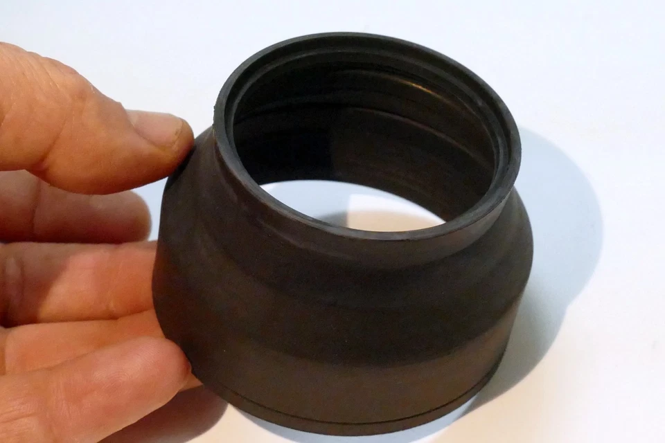 52mm rubber lens hood shade slip on over the filter rim (missing metal ring) - Image 3 of 4