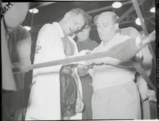 Tony Zale Getting Hand Examined After Fight 1946 OLD BOXING PHOTO