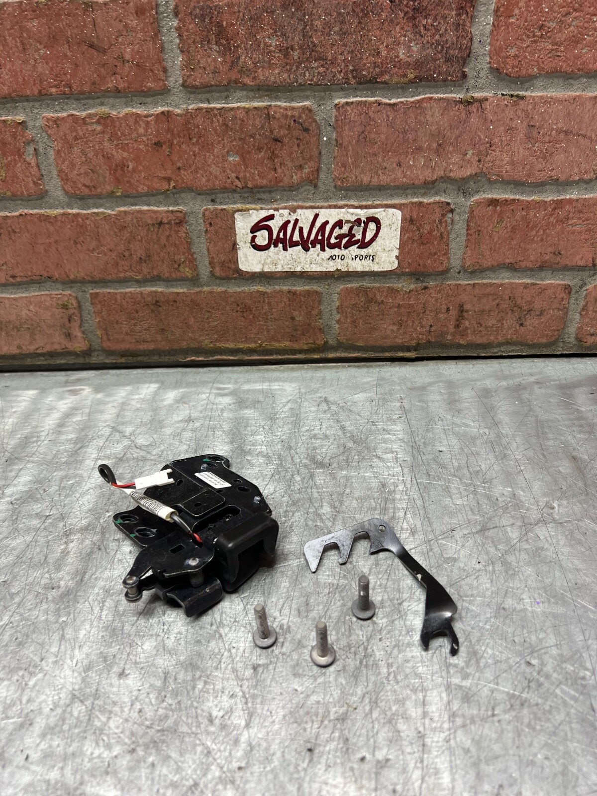 Front Left Convertible Roof Top Latch Lock 11A1659SP OEM McLaren 650s