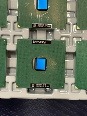 Vintage Intel Pentium III 900MHz/256K RB80526PY900256 SL5BS FC PGA 370 Gold Pin