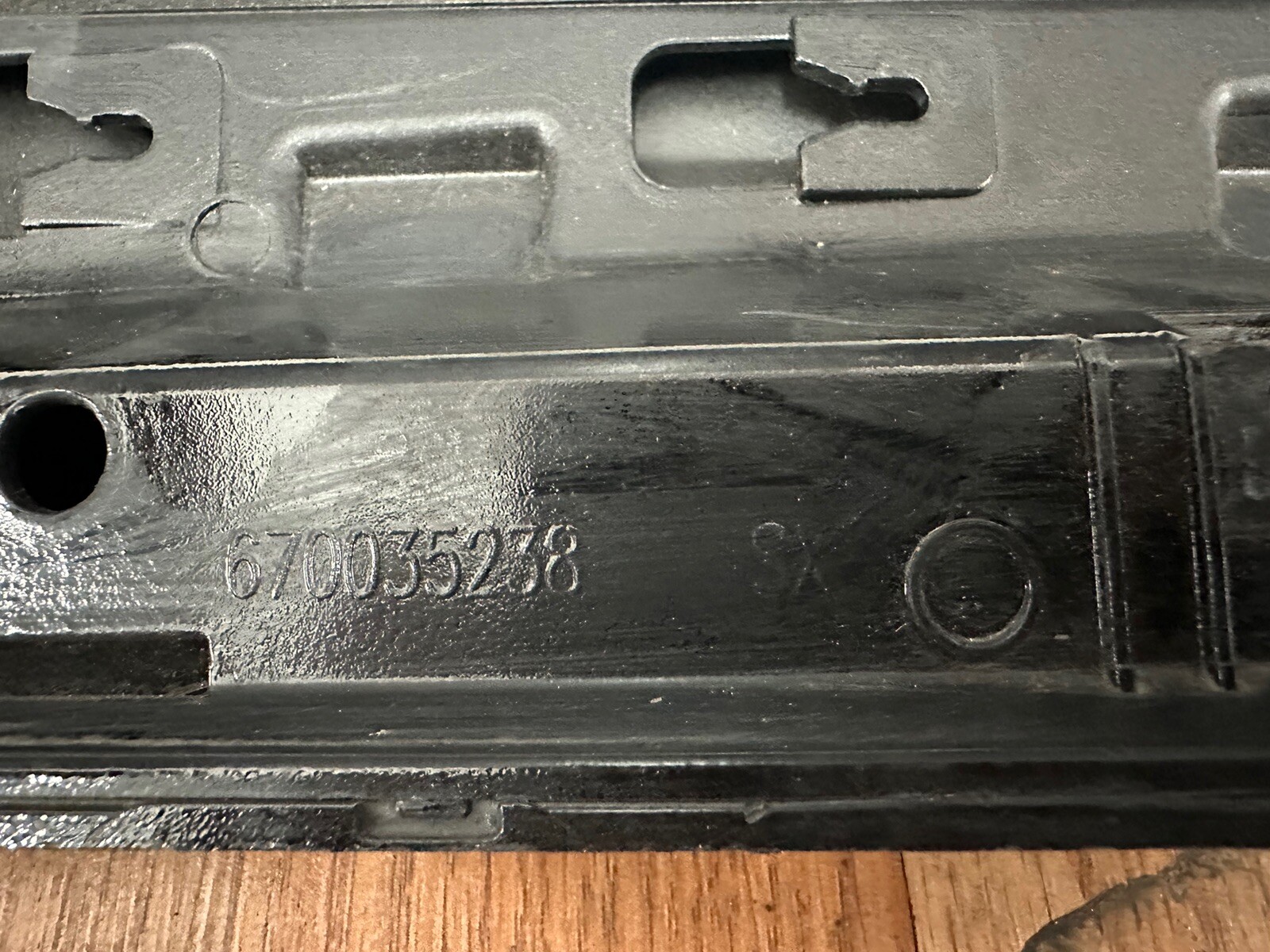 2017 2018 2019 2020 MASERATI LEVANTE REAR LEFT LOWER DOOR MOULDING OEM 670035238