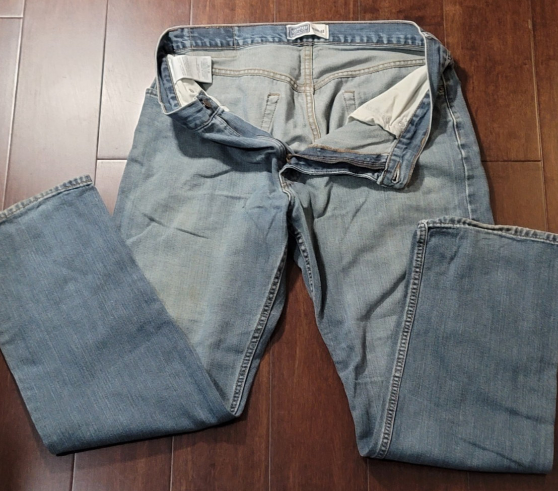 Signature By Levi Strauss Faded Men’s Bootcut Jeans 34x30 (labeled 34x32)