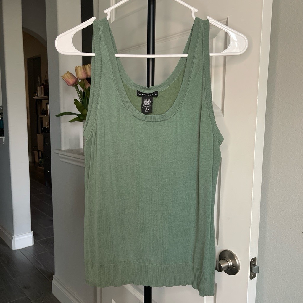 New York & Company Women's Green Scoop Neck Knit Sleeveless Tank Top Size S