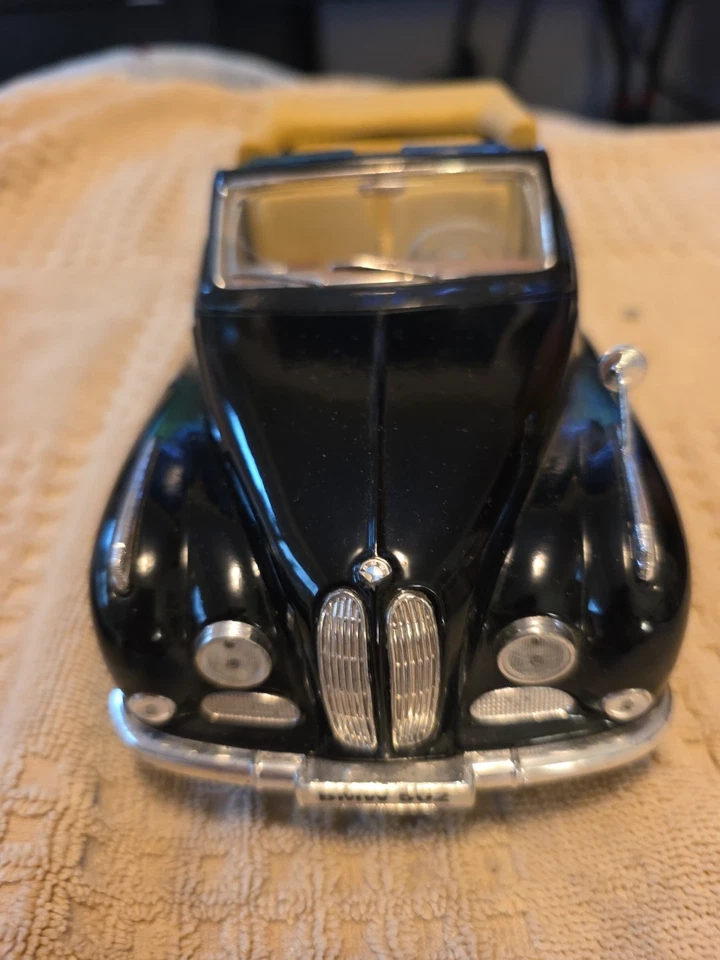 Maisto 1955 宝马 502 特别版 1: 18 比例压铸 — 第 2/4 张图片