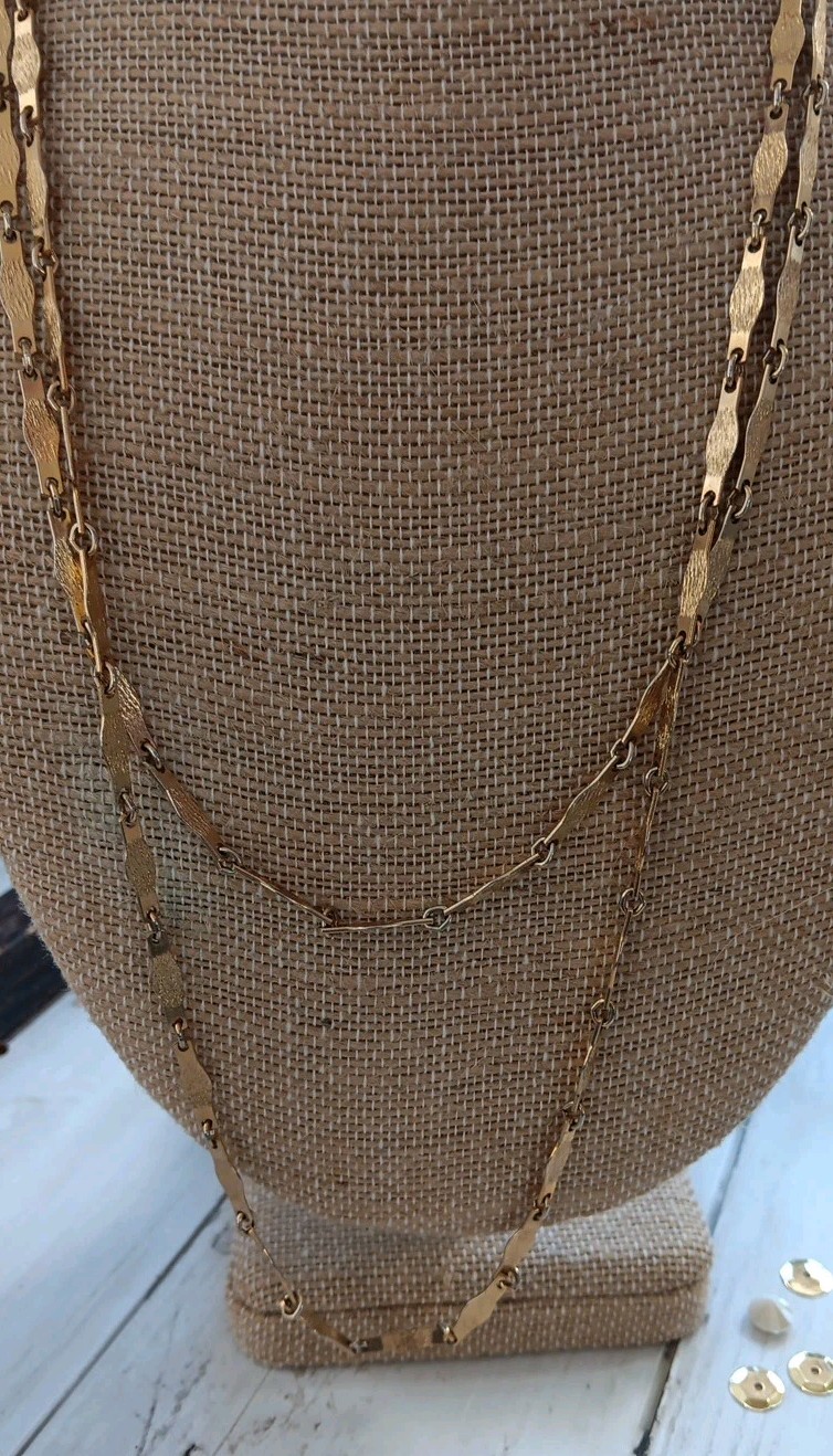 Vtg Long Flat, Rectangular, Textured Link Gold To… - image 5