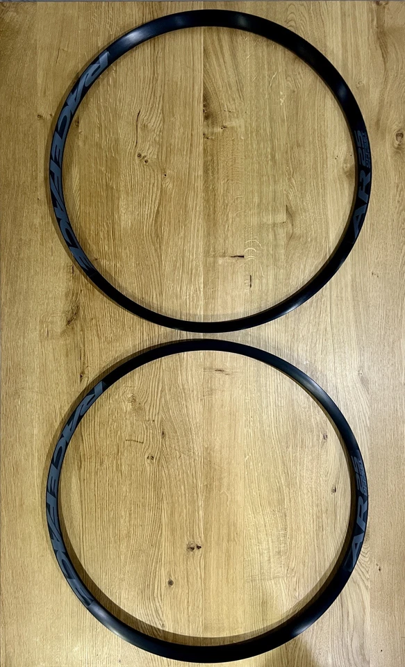 Par de llantas RaceFace AR 25 - 27,5", disco, negro, 32H, desplazamiento Foto 2 de 4