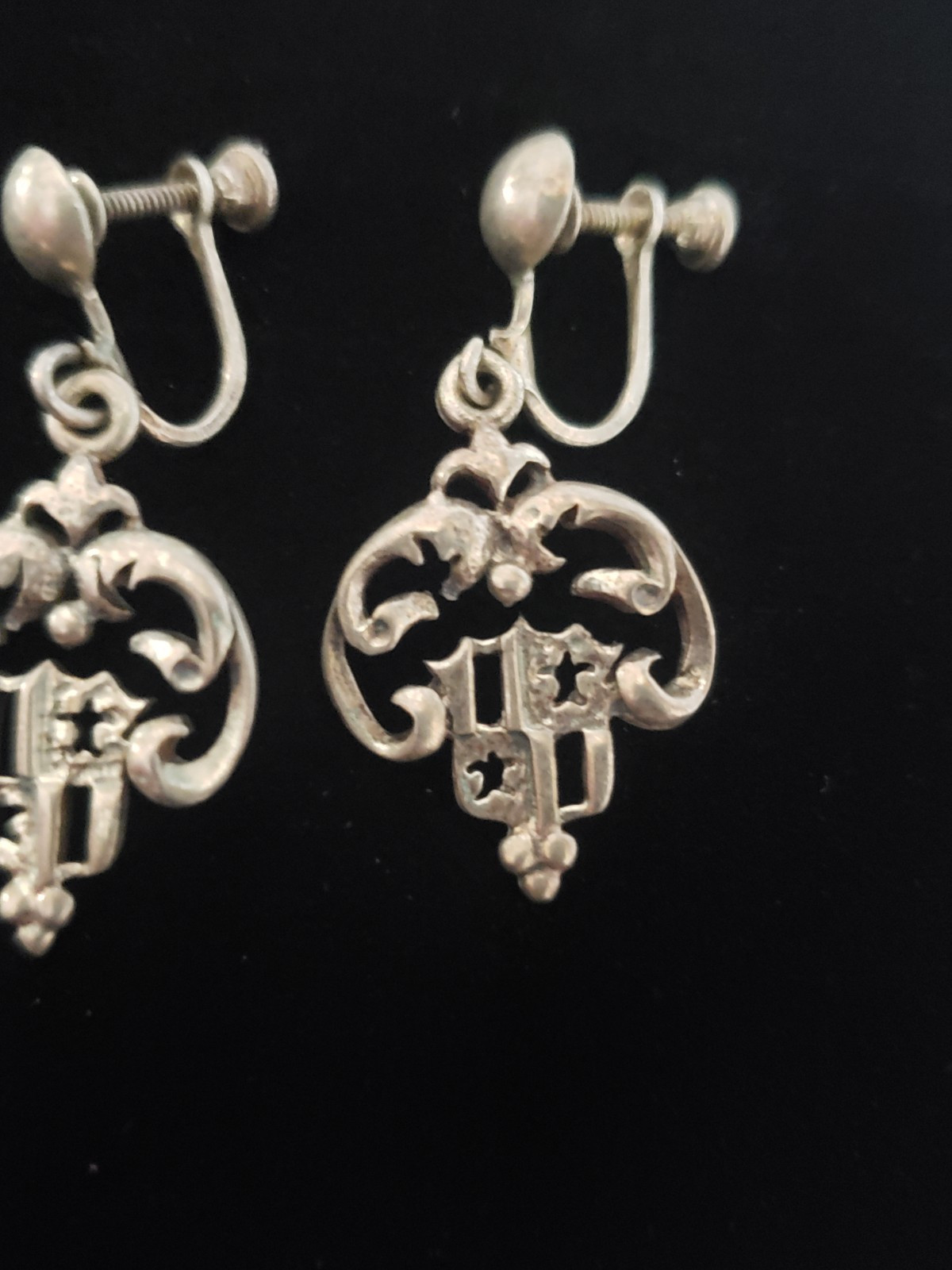 EARRINGS STERLING SILVER CREST PATTERN DANGLE EST… - image 4