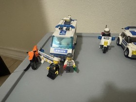 LEGO CITY Police Headquarters 7744 Complete Set Vehicles Minifigures included 