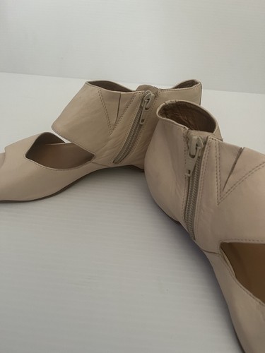 Gino Ventori Women’s Flat Open Toe Leather Sandals Side Zip Cream Size 6 - Picture 7 of 11
