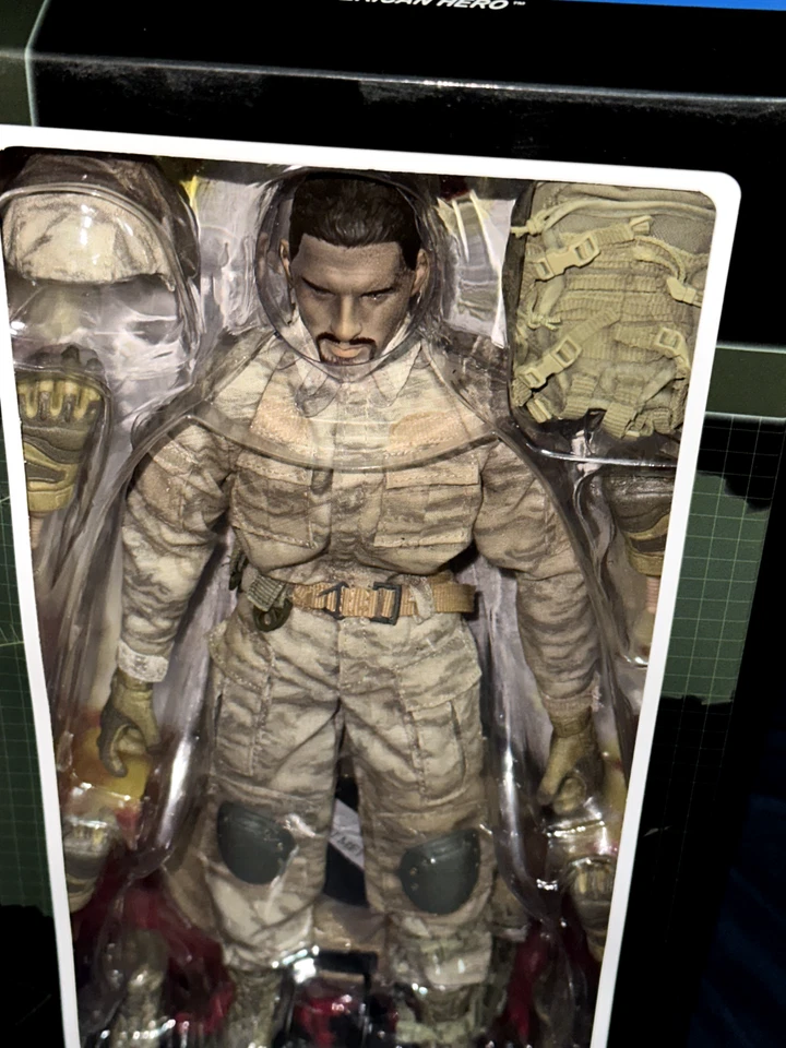 GI JOE DUSTY DESERT TROOPER ESCALA 1/6 FIGURA SELLADA ESPECTÁCULO LATERAL 2011 Foto 3 de 4