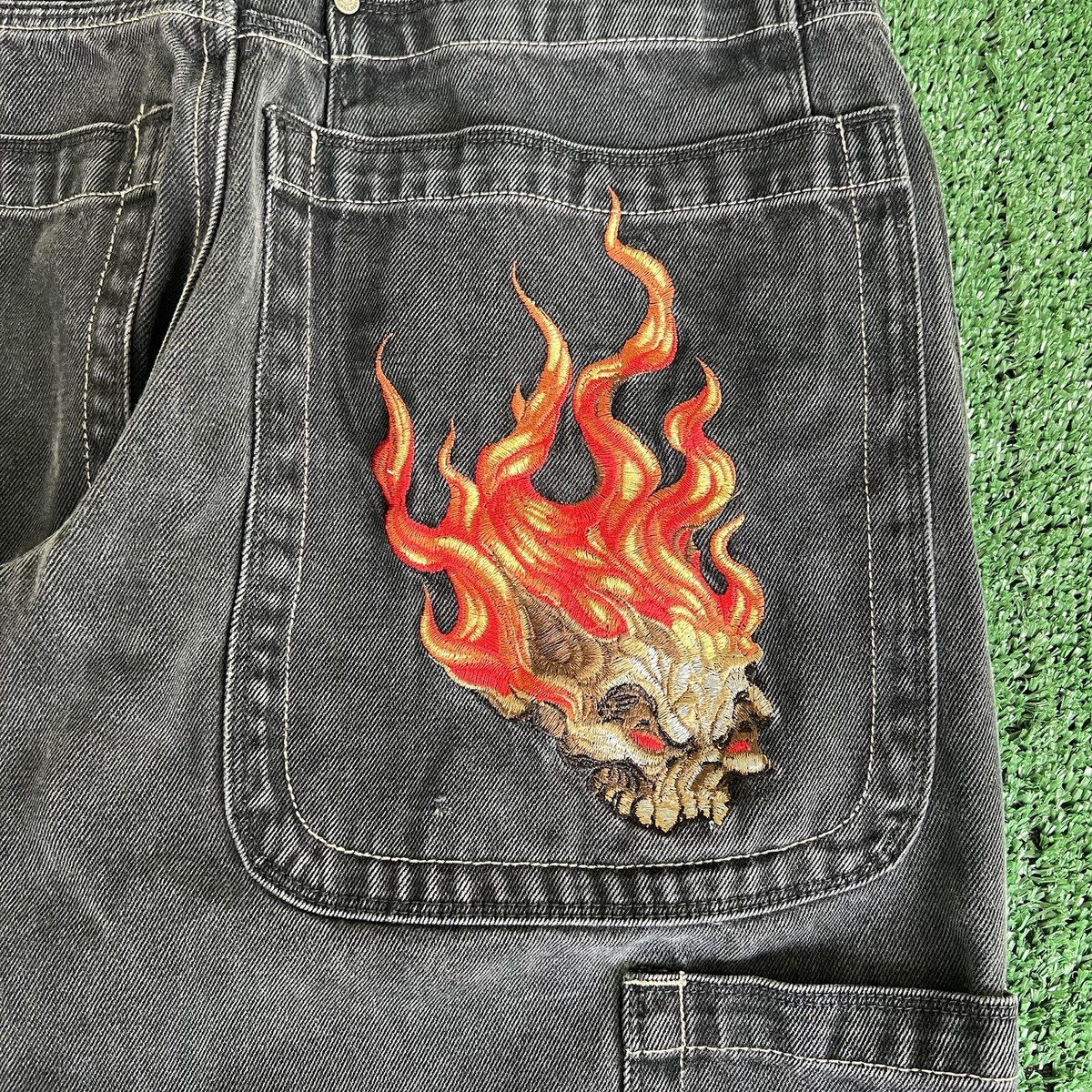 VTG Y2K Men JNCO Flaming Skull Wide-Leg Faded Black Cutoff VTG Y2K Men JNCO Flaming Skull Wide-Leg Faded Black Cutoff