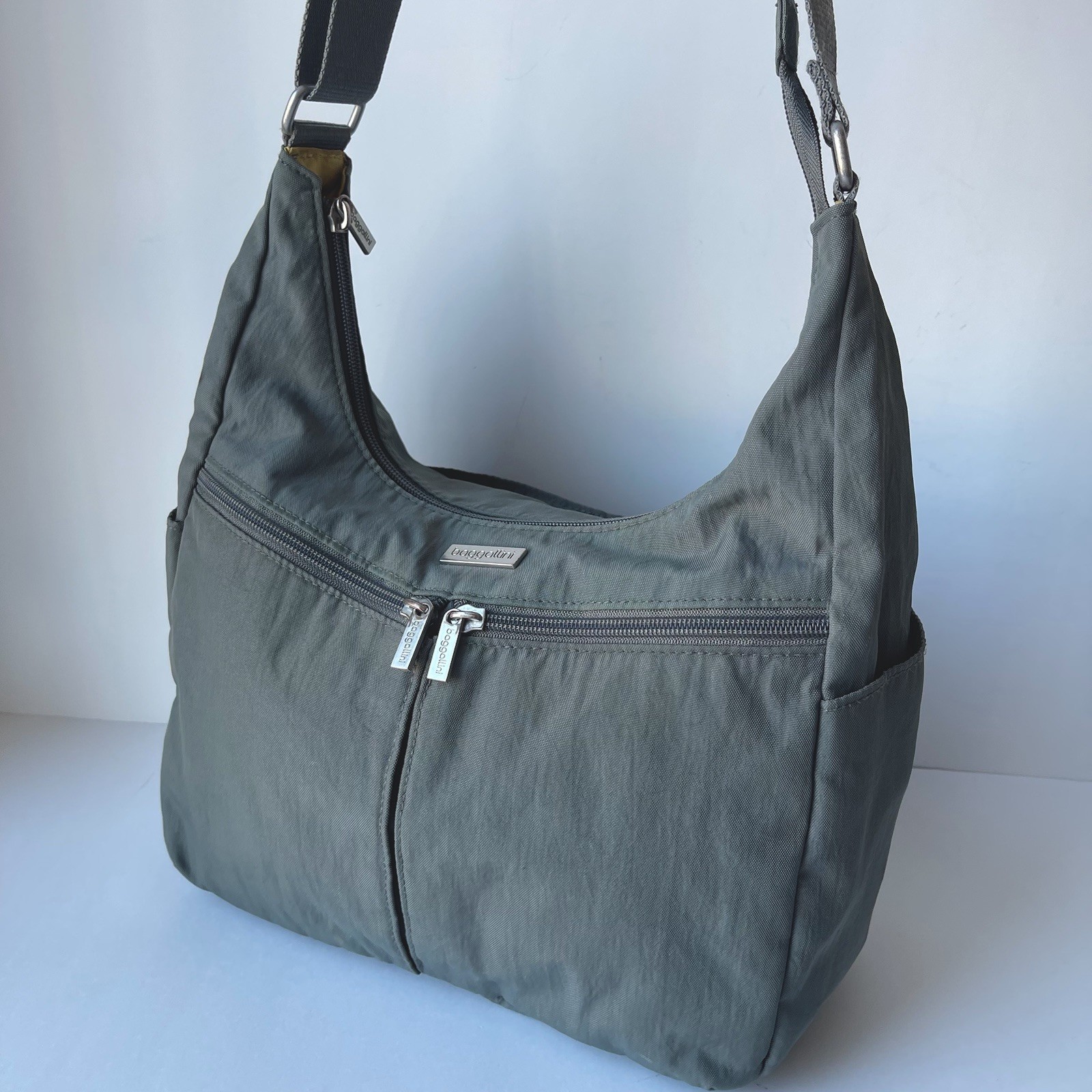 Baggallini Messenger Crossbody Bag Gray Nylon Women's Adjustable Strap Zipper