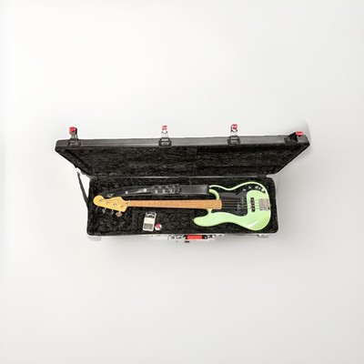 Fender Bass E-Gitarre in Grün mit Stimmgerät und Passendem Koffer