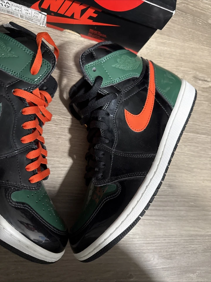 Talla 10.5 - SoleFly x Air Jordan 1 Retro OG Friends & Family High Art Basel Foto 3 de 4