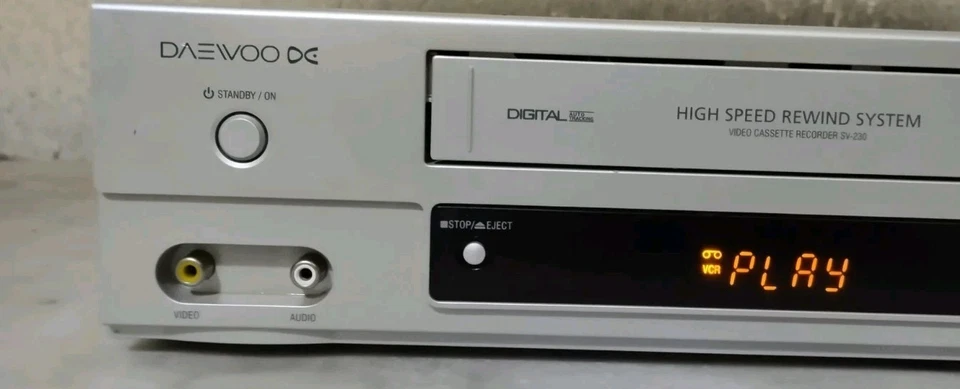 DAEWOO Q-230 VIDEOREGISTRATORE VHS 4 TESTINE CON TELECOMANDO. - Immagine 3 di 4