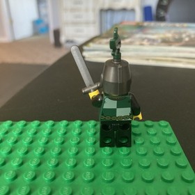 LEGO minifigure Dragon Knight cas454 Castle Kingdoms II  7947 Dark Green plume