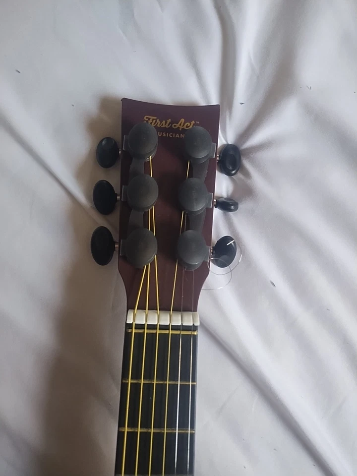 Guitarra para principiantes de músico de primer acto - sin afinación (plástico) con cuerdas Foto 4 de 4