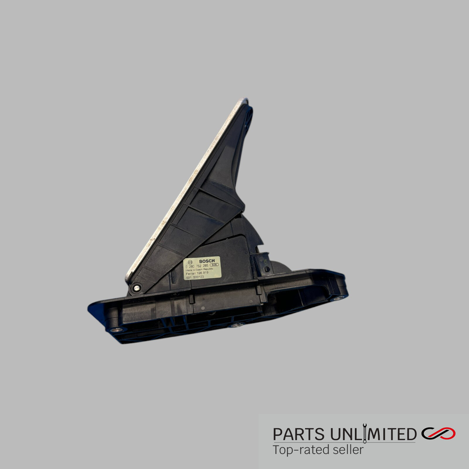 03-08 Maserati Quattroporte M139 / Ferrari OEM gas pedal accelerator 196 819