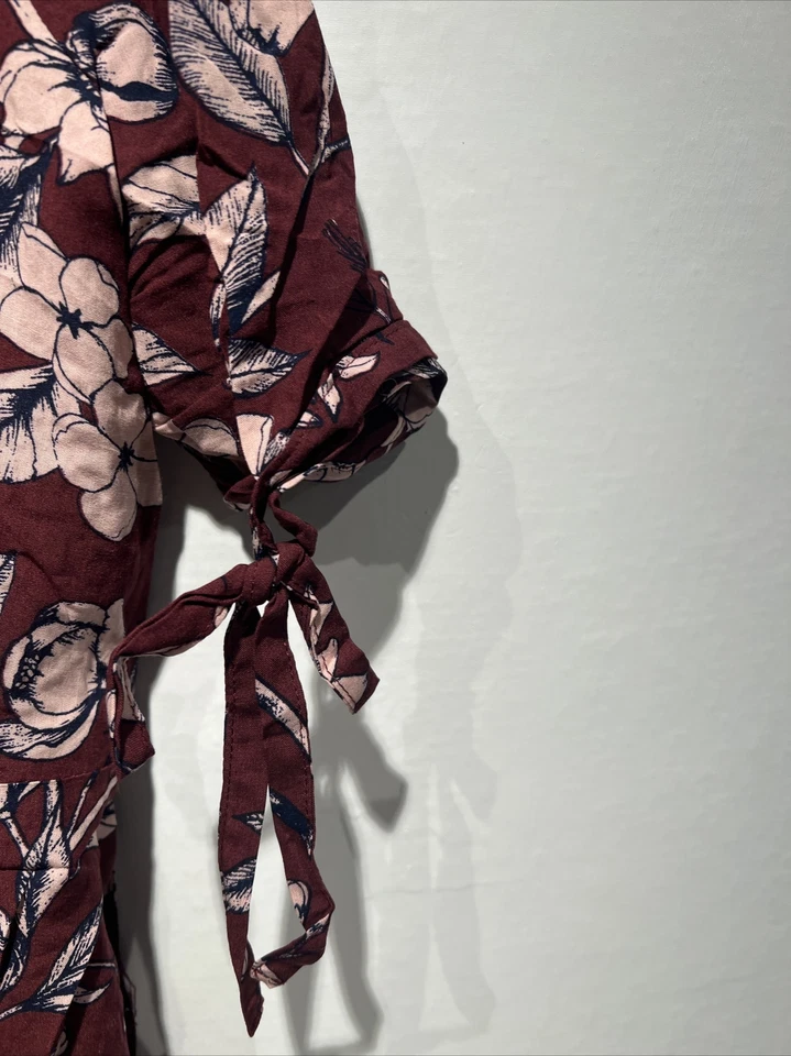 Motherhood Maternity burgundy flower Maternity Top shirt sleeve shirt medium - Image 3 of 4