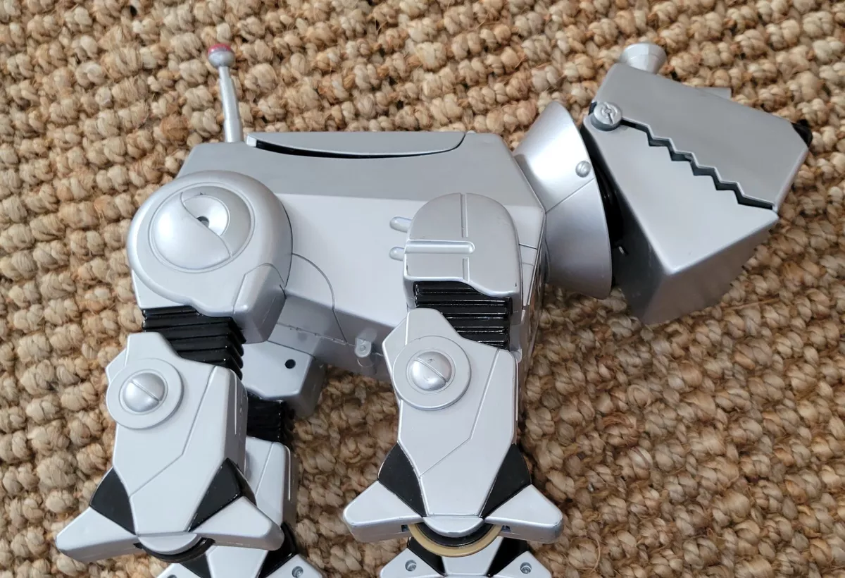 Vintage Wow Wee Original MEGA-BYTE THE HOUND DROID Robot No Remote
