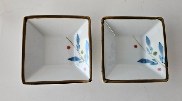 2 Platos de Sushi Tapas Cuadradas Pintados a Mano Mercado Mundial Azul Floral Marrón 3 1/8"
