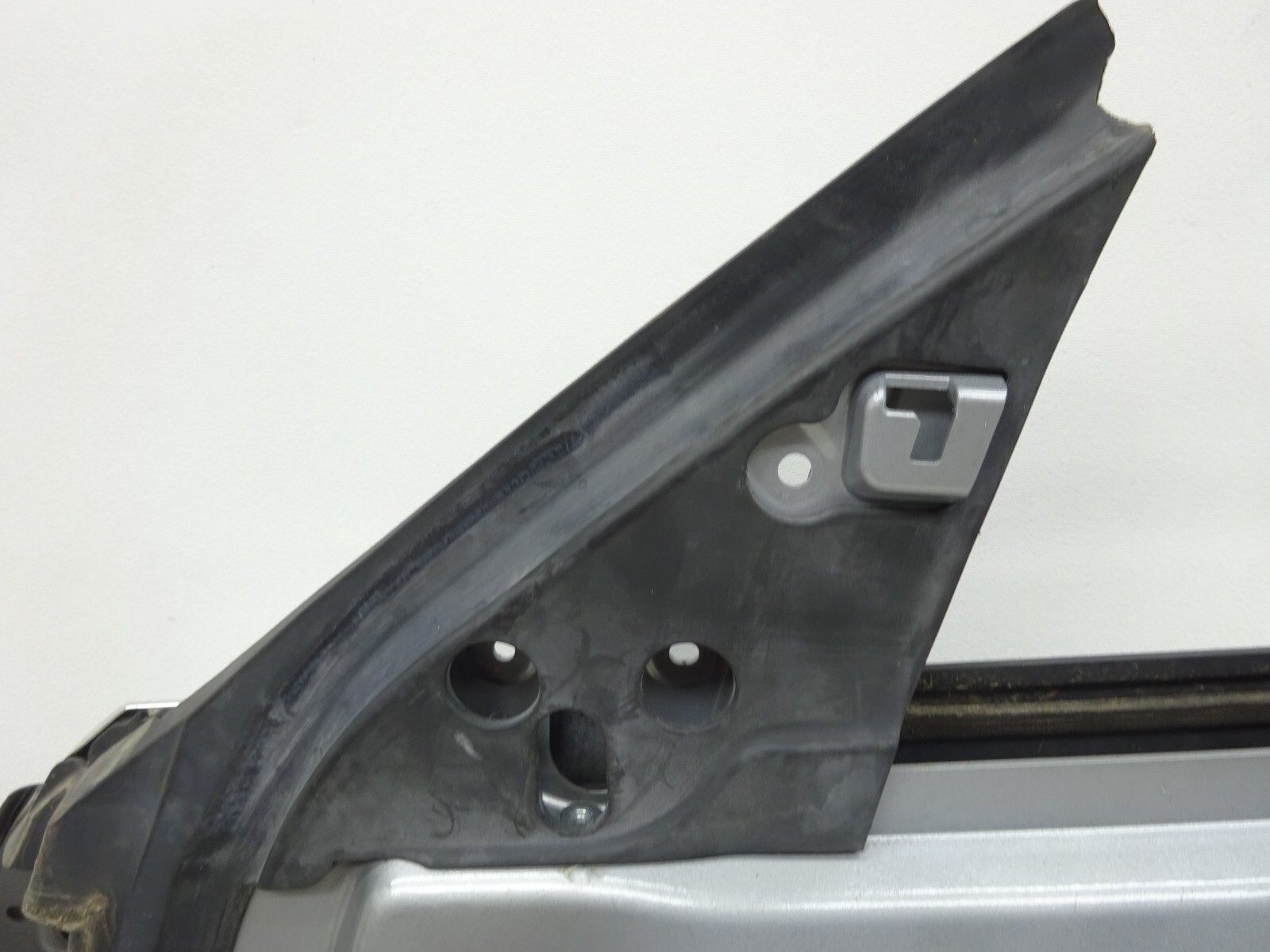 2014-2019 Maserati Ghibli Front Right Passenger Door Shell Silver OEM DE230876