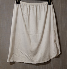 EUC Vassarette Half Slip 16345 Satin White Side Slits Lace Trim Womens S A7-11