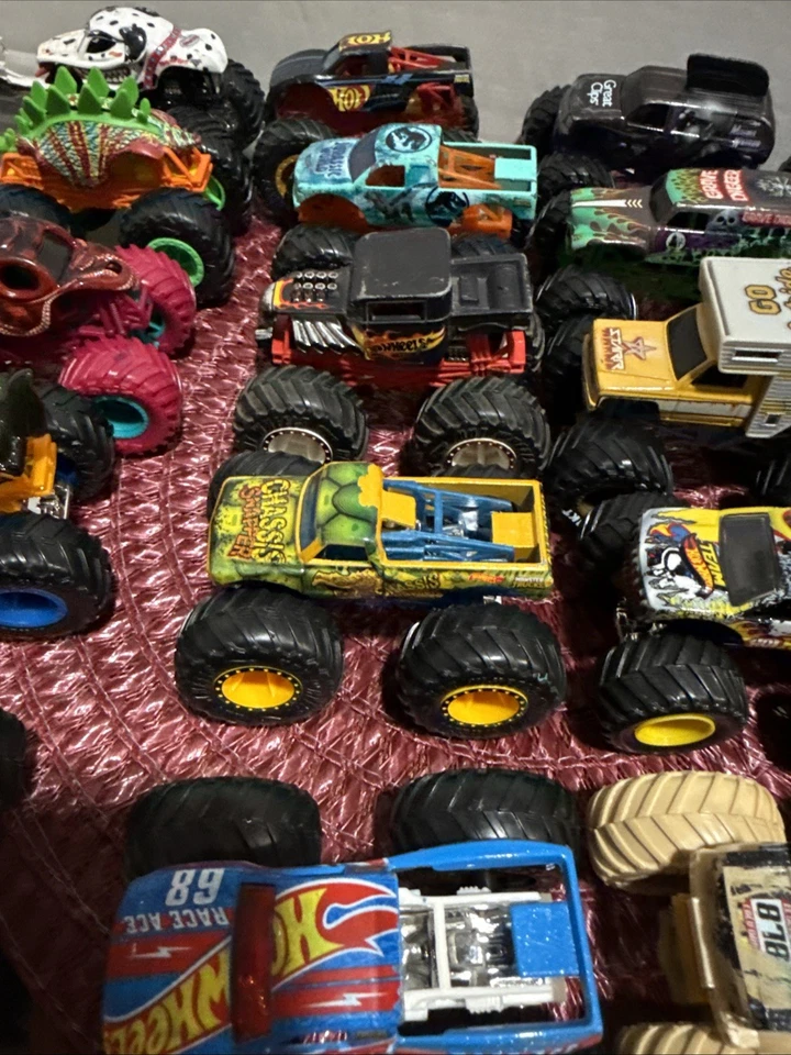 Lot Of 24 Hot Wheels Monster Jam Trucks Diecast 1:64 Scale Assorted  Etc - Image 4 of 4