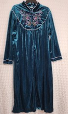 Vintage "Styled by Saybury" loungewear robe Velour Teal Floral Embroidery
