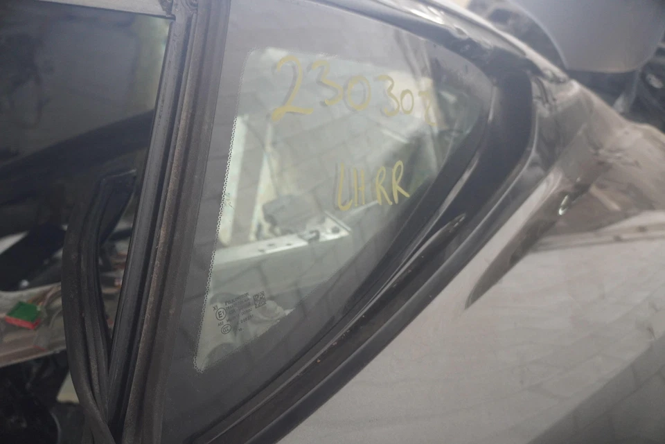 Cuarto trasero izquierdo panel ventana vidrio cupé HY53-N29751-BA Aston Martin DB11 2017 Foto 2 de 2