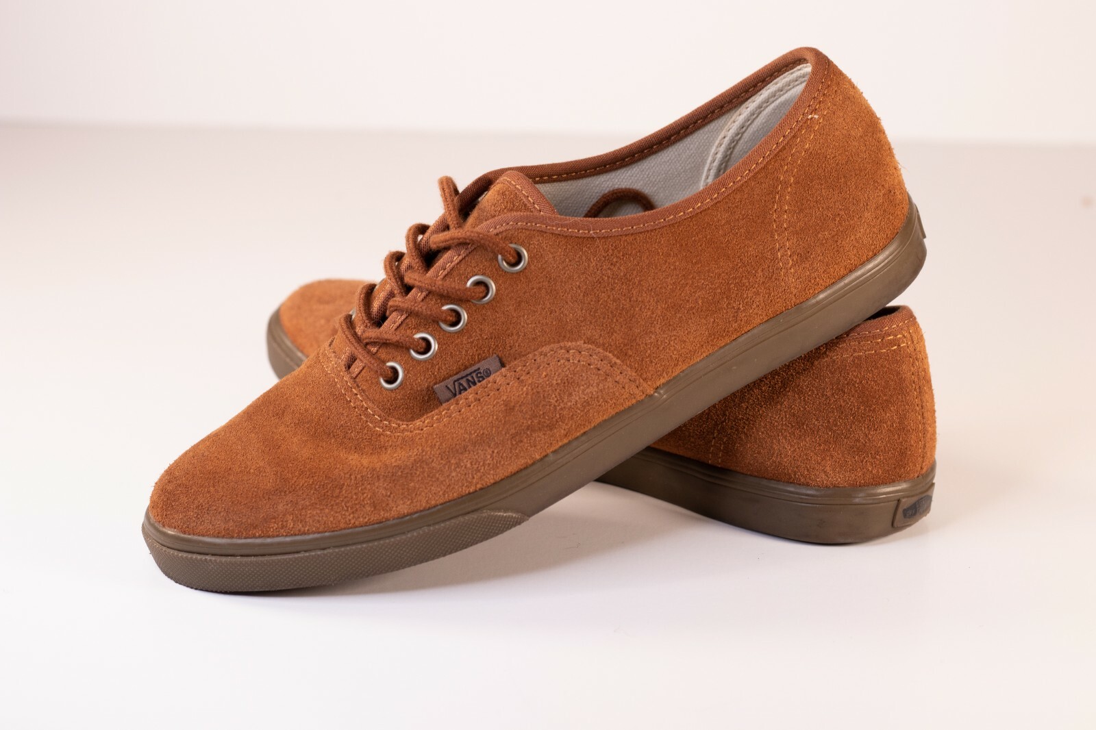 vans authentic pig suede brown