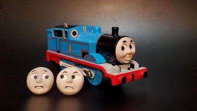 CUSTOM Plarail THOMAS with ''Classic Style'' Faces - Thomas Trackmaster / TOMY