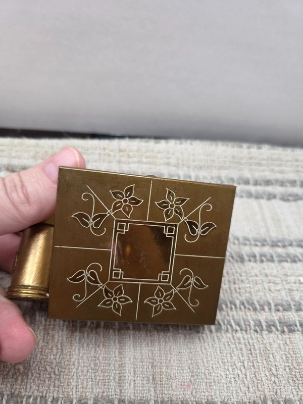 VTG 1940s Marathon Klix Gold Tone Diamond Design Powder Mirror Compact  n puff
