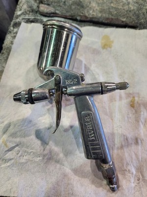 Iwata RG-2 Spray Gun with Cup Clean and Working