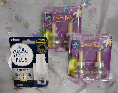 Glade plugins Plus   with 2 pk of 2 pc Scented Oil Refills SPARKLING PEAR