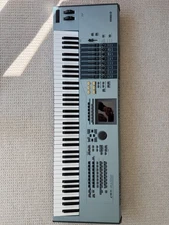 Yamaha Motif XS7 Keyboard Synthesizer very good working condition and looks good