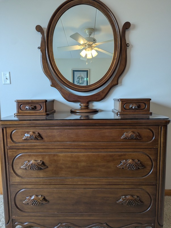 Lillian Russell by David Cabinet Company Bedroom Set